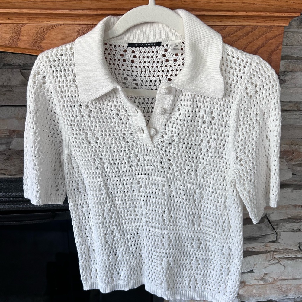 EUC Tahari White Button Down Knit Top